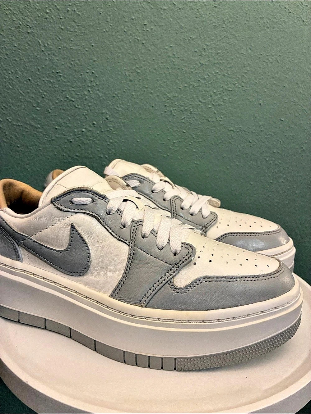 Jordan Air Jordan 1 Elevate Low Wolf Grey Sneakers White & Gray Like New